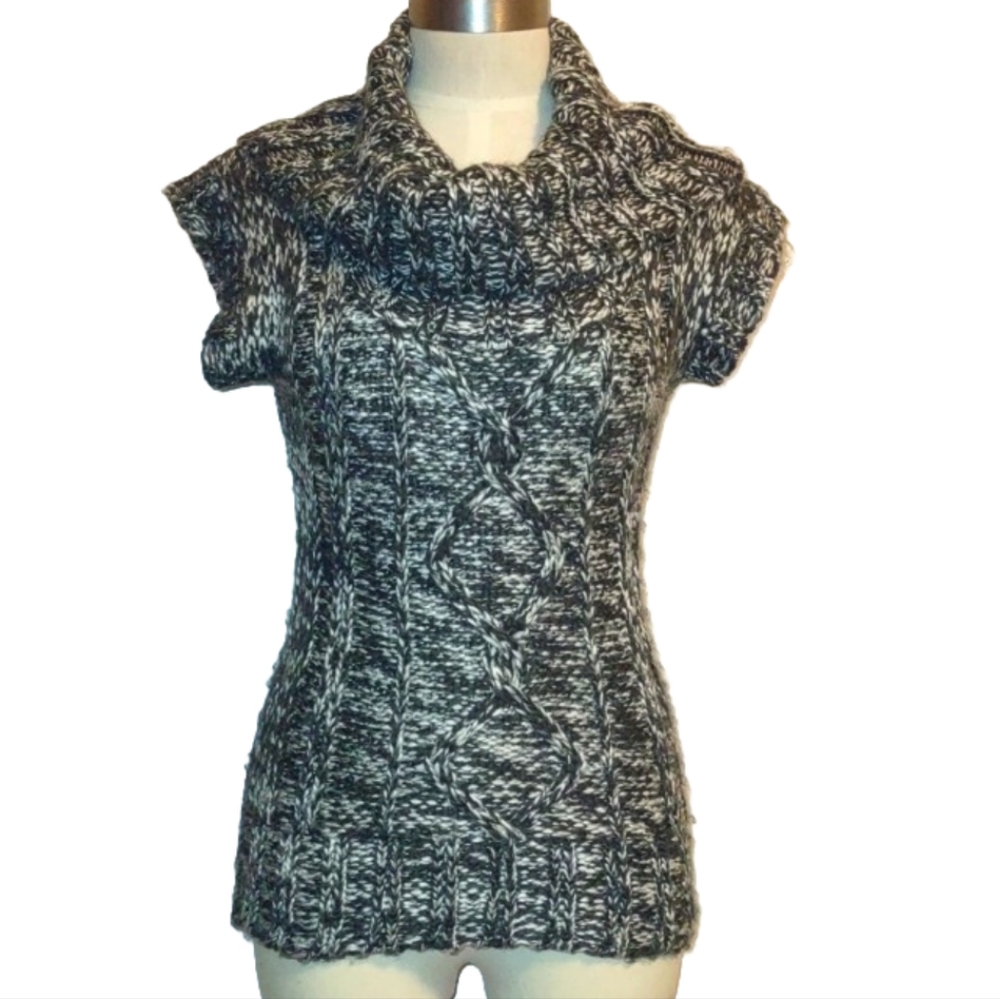 Mudd Sweater Pullover Short Sleeve Size Small Gray and White Cowl Neck